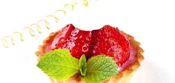 Корзиночки с творогом и клубникой