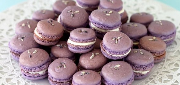 Лавандовые пирожные макароны