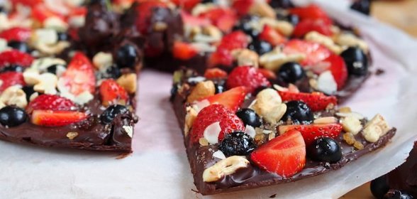 Шоколадно-ягодная пицца