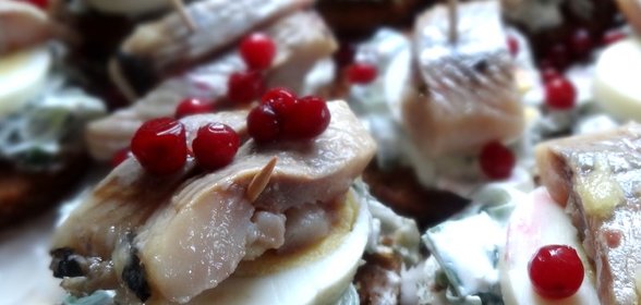 Сельдь, маринованная в винном соусе, по‑исландски