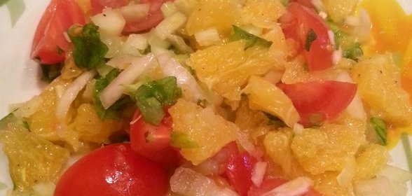 Салат из апельсинов, помидоров и сельдерея