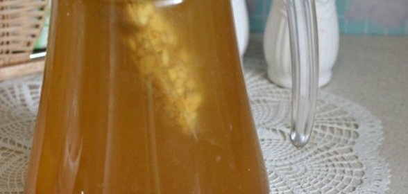 Холодный имбирный чай с медом и лимонным соком
