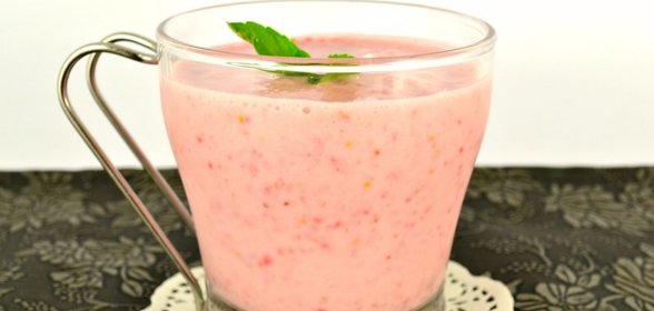 Ласси с клубникой и медом