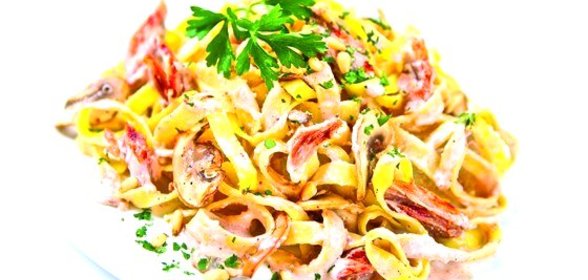 Феттучини с ореховым соусом и уткой