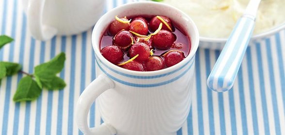 Припущенный в вине виноград с маскарпоне