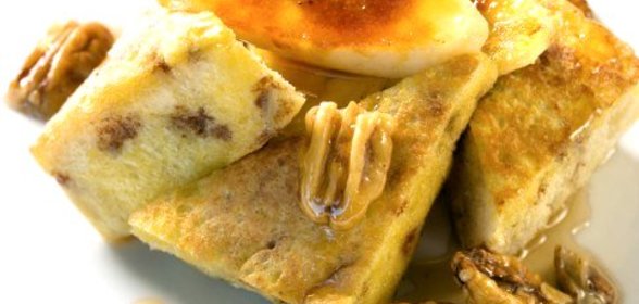 Омлет с карамелизованными яблоками, горгонзолой и беконом