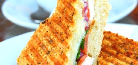 Бутерброд с отварной курицей