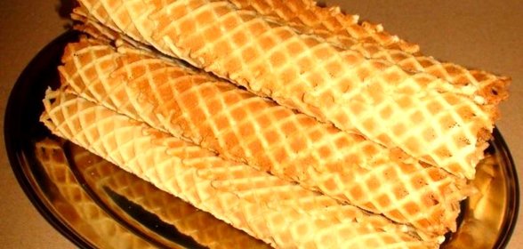 Вафельная трубочка с халвой