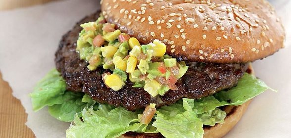 Гамбургеры с сальсой из авокадо