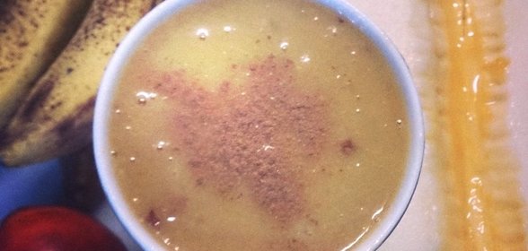 Пряный смузи с бананом, дыней и нектарином