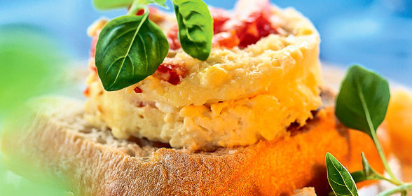 Омлет с томатами и пармезаном