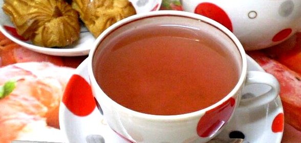 Черный чай со смородиной и облепихой