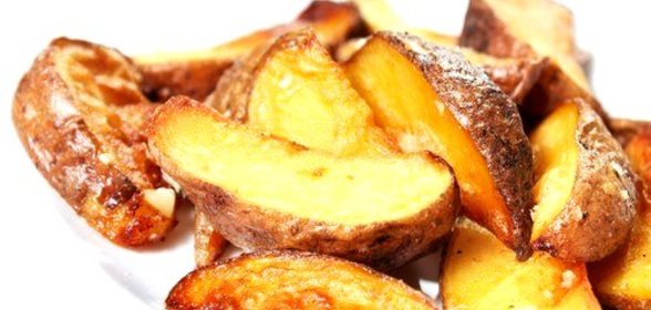 Печеные дольки из батата с чили и чесноком