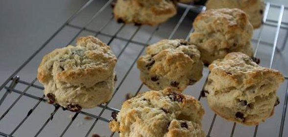 Булочки с изюмом