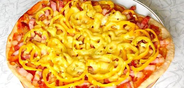 Пицца с колбасой