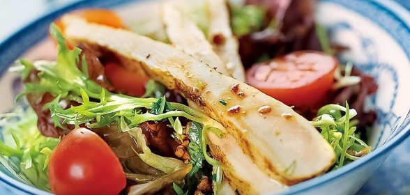 Зеленый салат с курицей