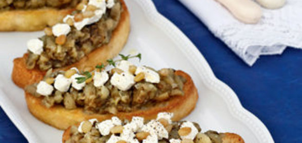 Брускетта с баклажанами и фетой