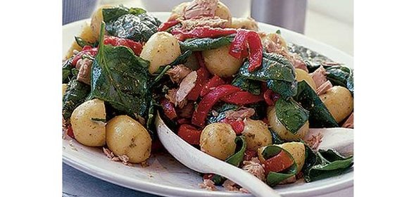 Салат с картофелем и тунцом