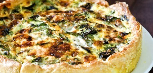 Тарт с черемшой, беконом и рикоттой