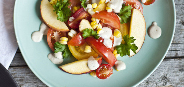 Салат из персиков с помидорами