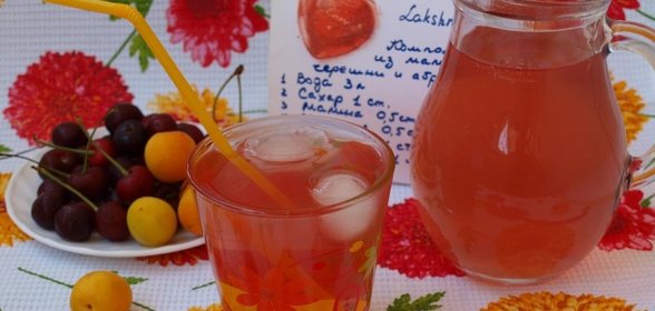 Компот из малины,черешни и абрикоса