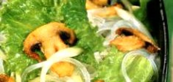 Грибы в сухарях, с рисовой лапшой и салатом фризе