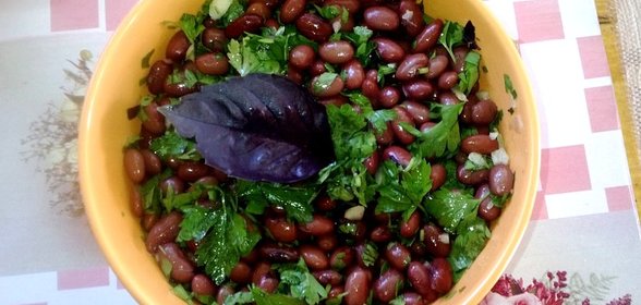 Армянский салат из красной фасоли