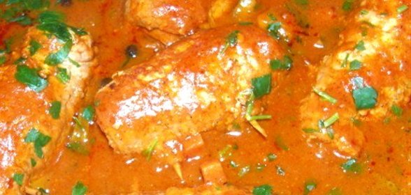 Рулетики из свинины в томатном соусе