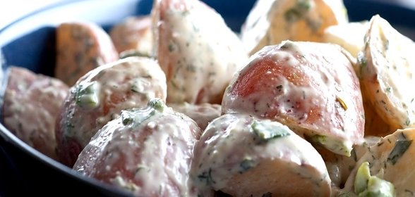 Салат из красного картофеля