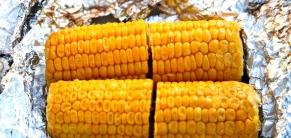 Ароматная кукуруза на гриле с лаймовым маслом