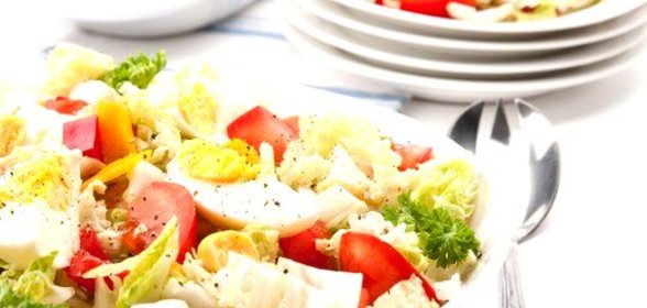 Салат из цикория и авокадо с заправкой из сыра рокфор