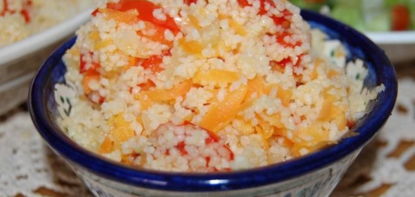 Кускус с болгарским перецем и салатом