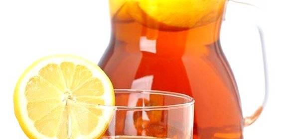 Холодный чай со специями и лимоном