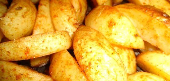 Молодой картофель по‑деревенски с паприкой