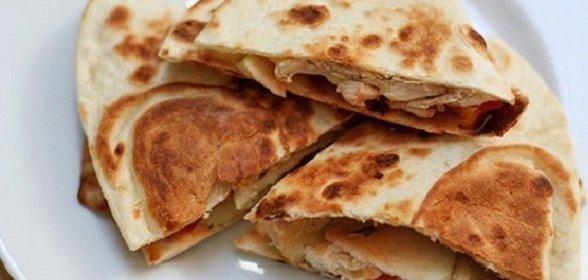 Яблочно-куриная кесадилья