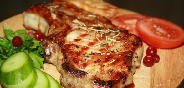 Сочный свиной стейк