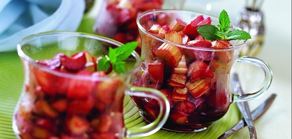 Ревенный компот с ванилью