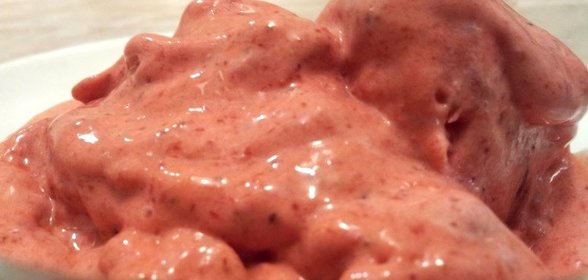 Клубничный десерт с медом