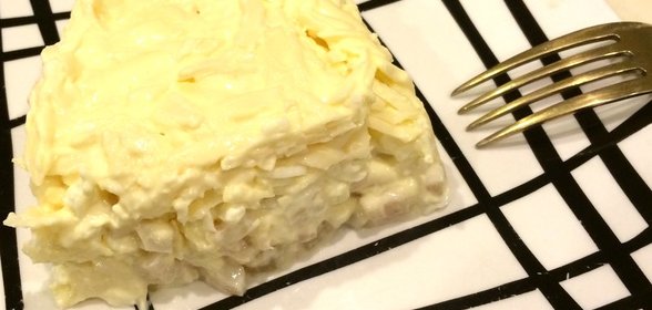 Салат с кальмарами и ананасом