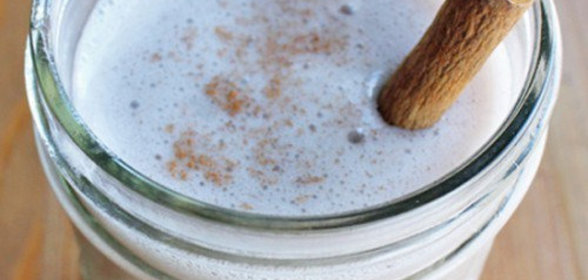 Миндальное молоко с корицей