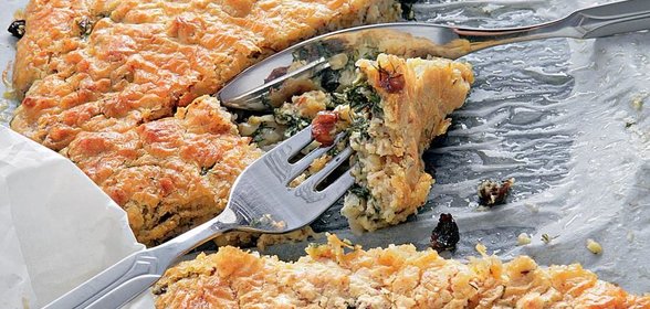 Филе морского окуня с изюмом и корочкой из миндаля