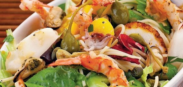 Морской салат со спагетти