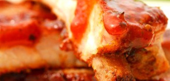 Свиные ребра в ежевичном соусе