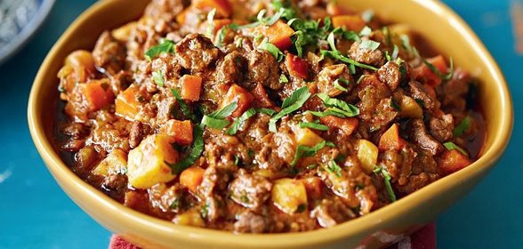 Телятина и овощи, тушенные с вином