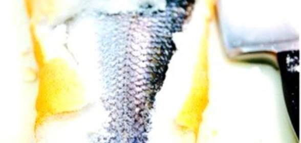 Запеченный в соли морской окунь