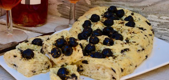 Лепешка с оливками