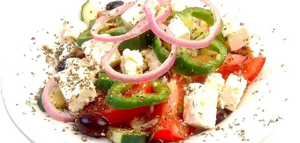 Салат с брынзой и помидорами