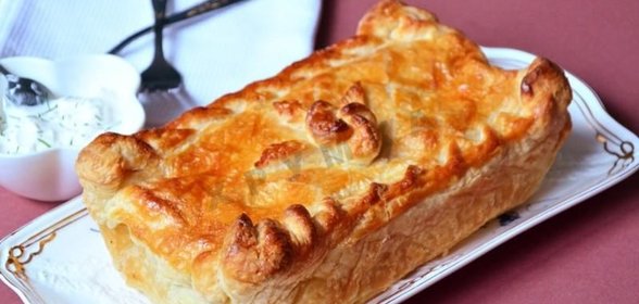 Пирог с лососем на слоеном тесте