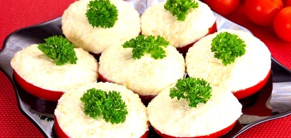 Помидоры с сыром и чесноком