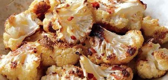 Салат из цветной капусты и сушеной клюквы